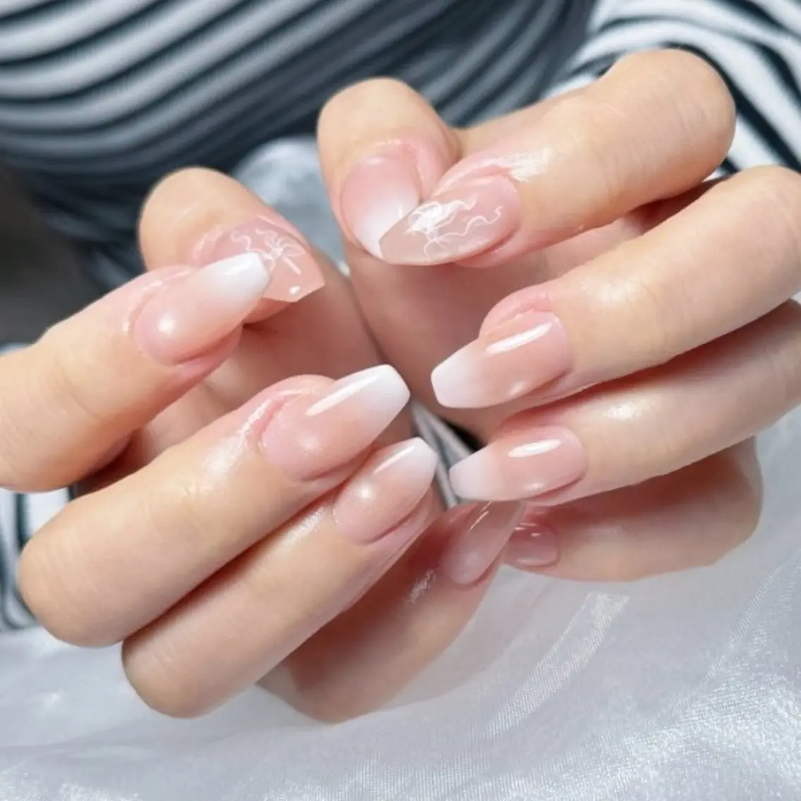 ミディアム 韓国風ヘア ハンドネイル navi nail ayaneのネイルデザイン
