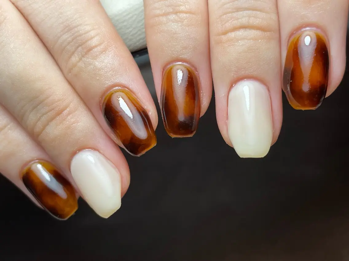ネイル アートネイル べっ甲ネイル フットネイル Bavardage Nailのネイルデザイン
