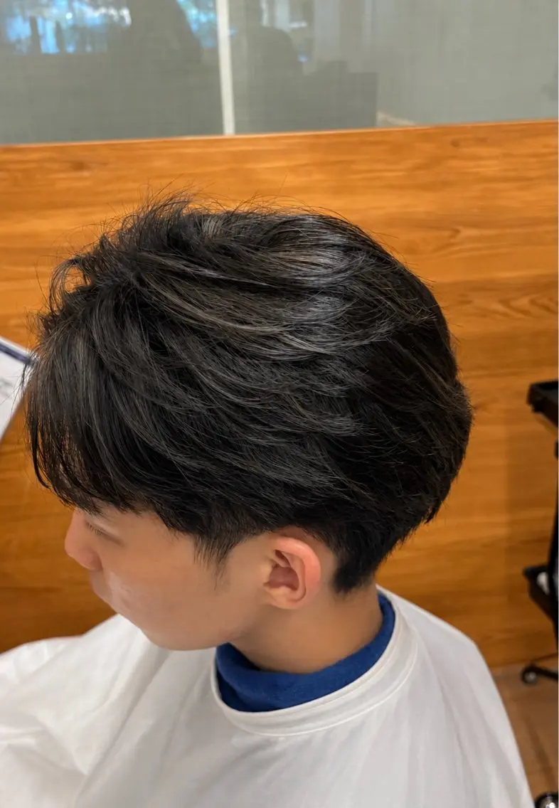 カラー ハイライトカラー 小林 龍平のヘアスタイル
