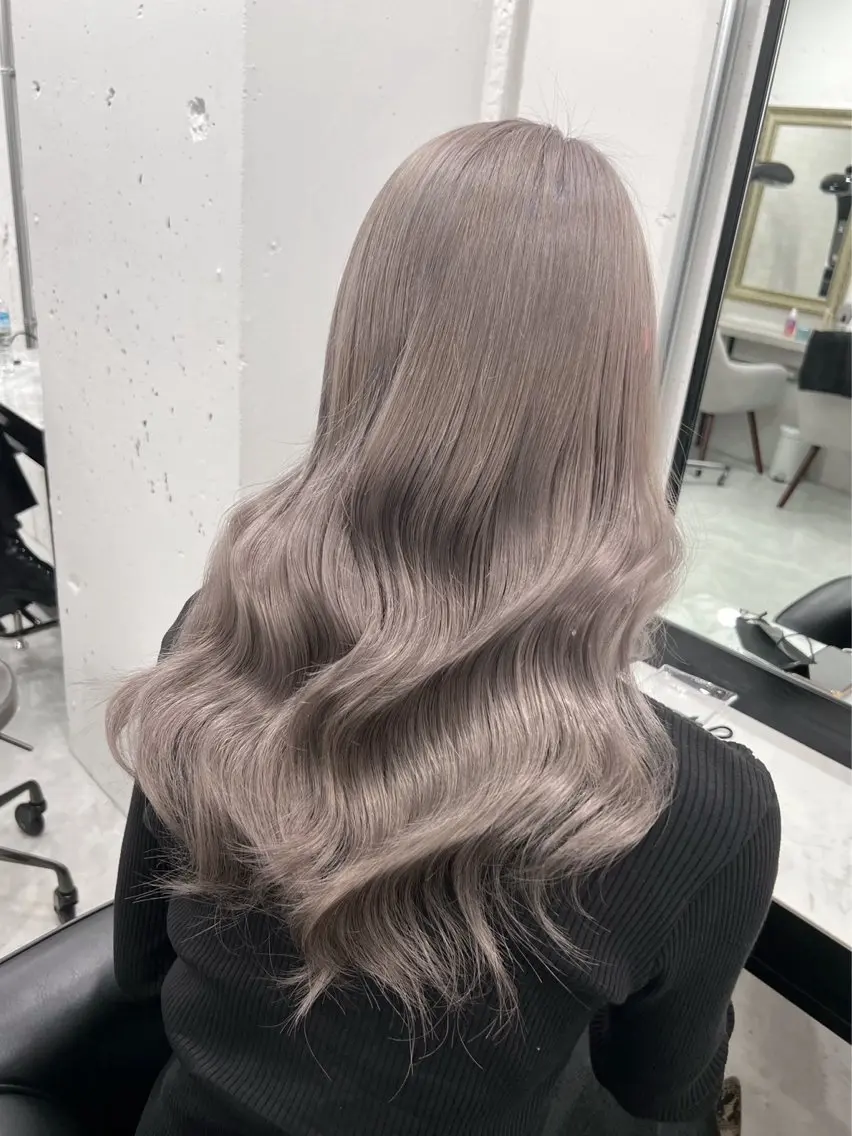 ロング カラー ブリーチ ケアブリーチ 透明感カラー グレージュ ハイトーンカラー ヘアカラー 新宿/ハイトーン/ シールエクステ 祐介のヘアスタイル