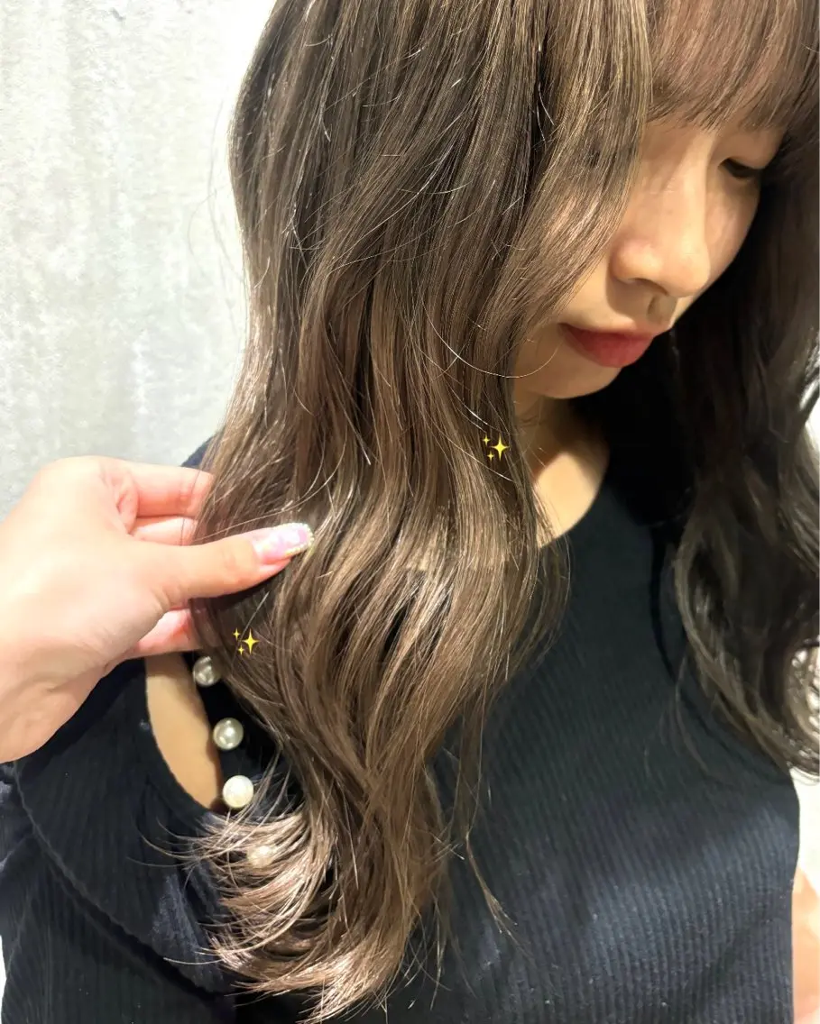 セミロング カラー ベージュカラー オリーブベージュ 小木曽 里華のヘアスタイル