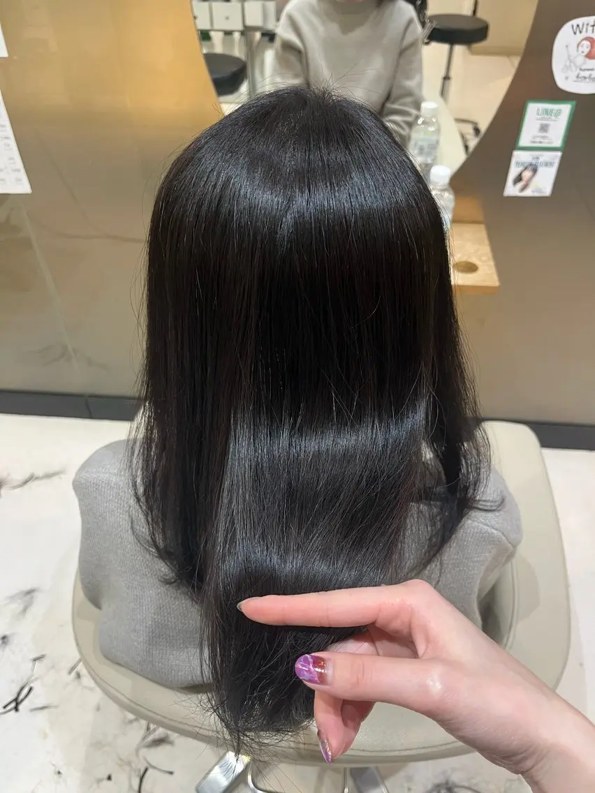 セミロング 野村 奈里亜のヘアスタイル