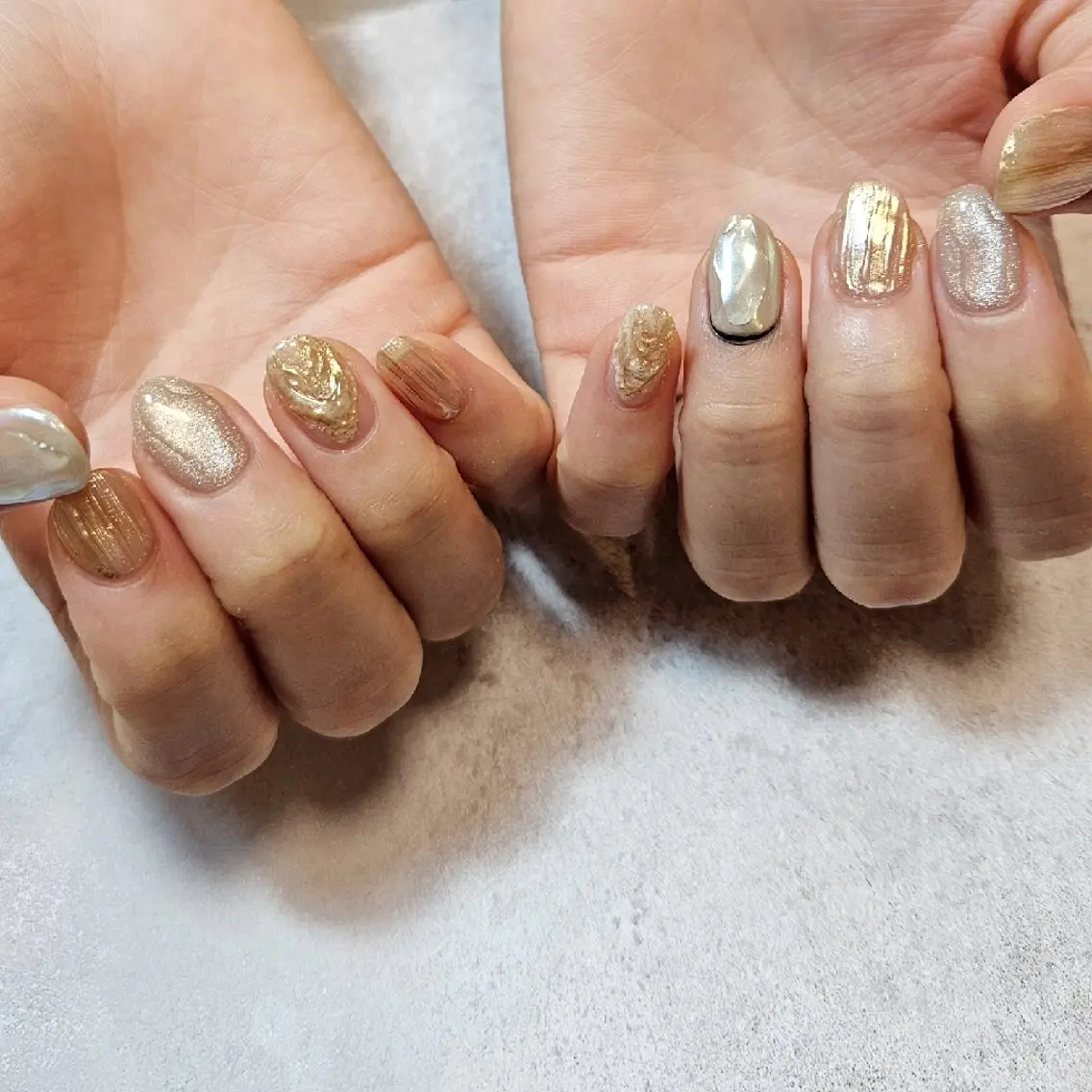 ネイル ゴールド 氷ネイル・うるうるネイル ブライダルネイル ハンドネイル Nailsalon manoのネイルデザイン