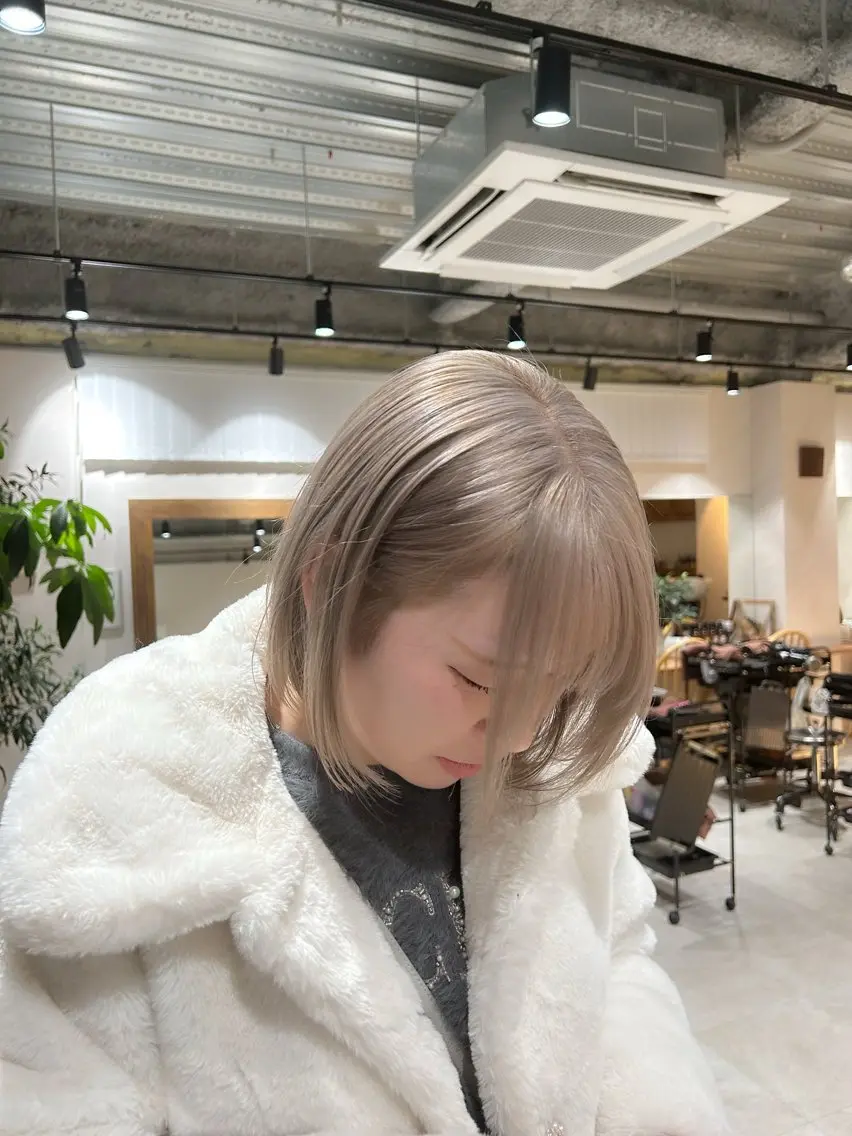 セミロング カラー ベージュカラー ミルキーベージュ 🎀レイヤー・艶カラ ー🎀YUMEKAのヘアスタイル