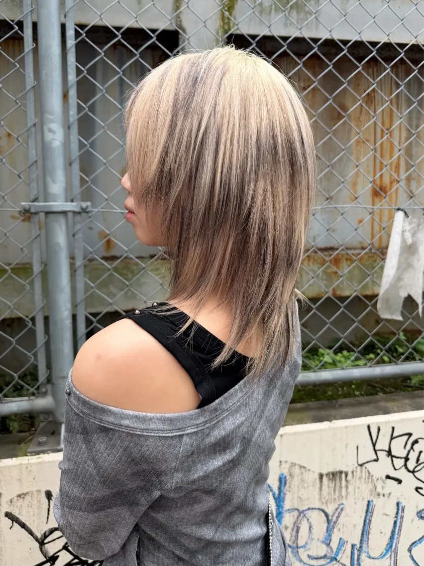 セミロング ハッシュカット シャギー カット 似合わせカット/ デザインカラー🦄のヘアスタイル