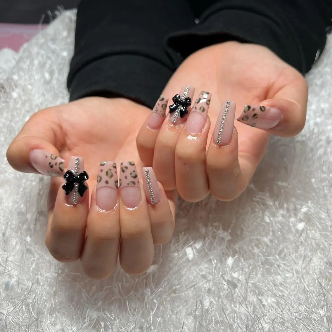 ネイル アニマル柄 オーロラネイル 長さ出し フレンチネイル ジェルネイル ハンドネイル Nail&eye Belire 新宿のネイルデザイン