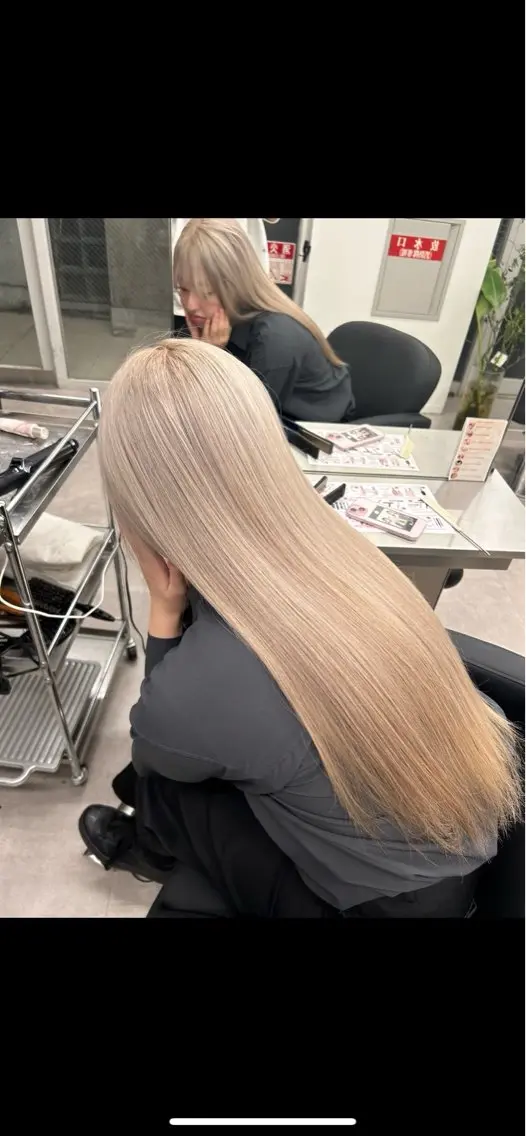 【4月“平日”限定🌸✨️】ブリーチリタッチ👱🏻♀️➕ワンカラー🎨➕デザインカット✂️の写真