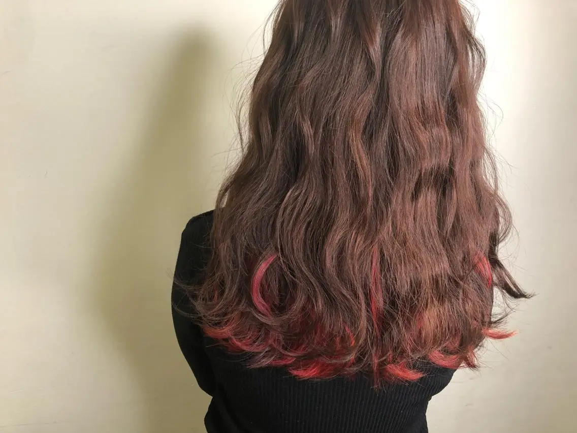 セミロング カラー インナーカラー ピンクカラー レッドカラー メンズ レイヤー ウルフ 弓木啓輔のヘアスタイル