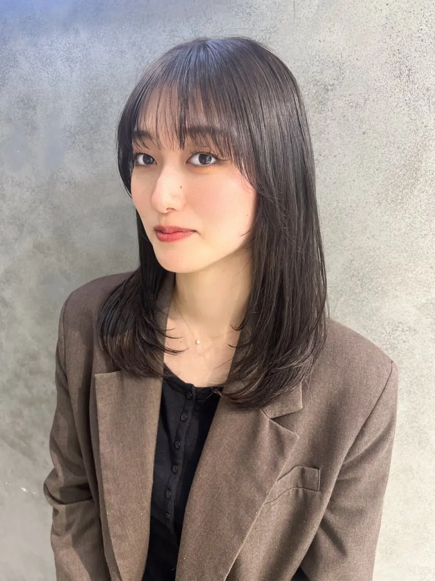 ミディアム ミディアムレイヤー 顔まわりレイヤー レイヤーカット ナチュラル×色気パ ーマ 渋谷/マナミのヘアスタイル