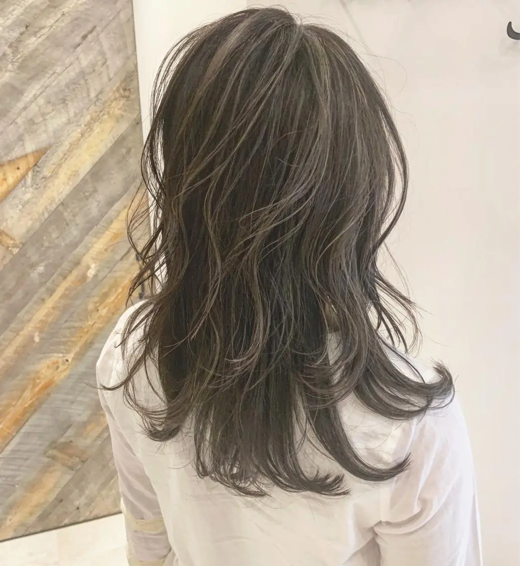 ミディアム カラー ヘアカラー トリートメント リピート率No.1✨ ユウキのヘアスタイル