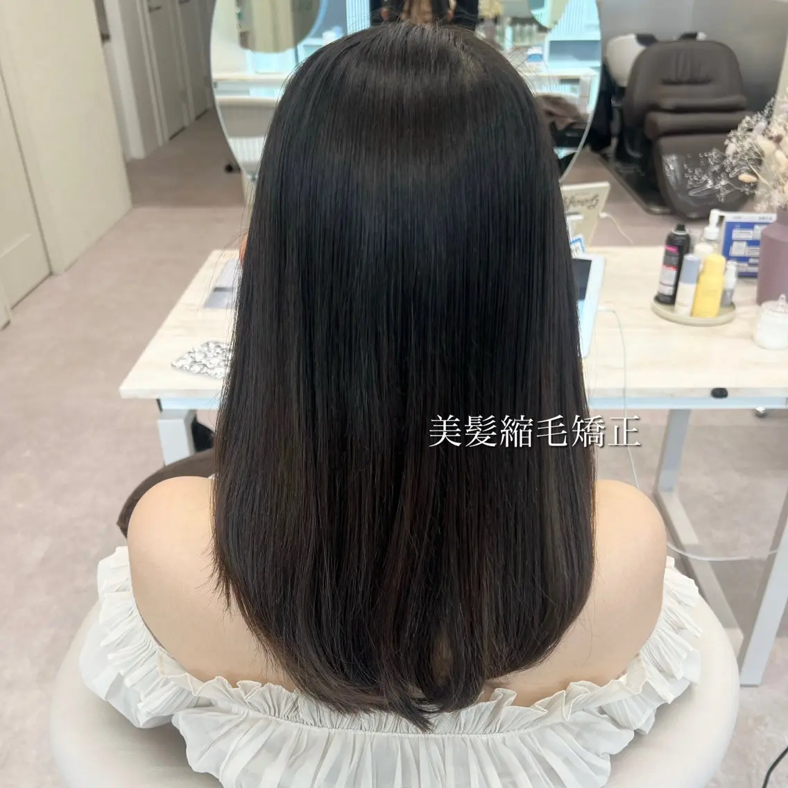 セミロング 縮毛矯正 カット 縮毛矯正 トリートメント 美髪矯正/シークレッ トハイライト🤍りさのヘアスタイル