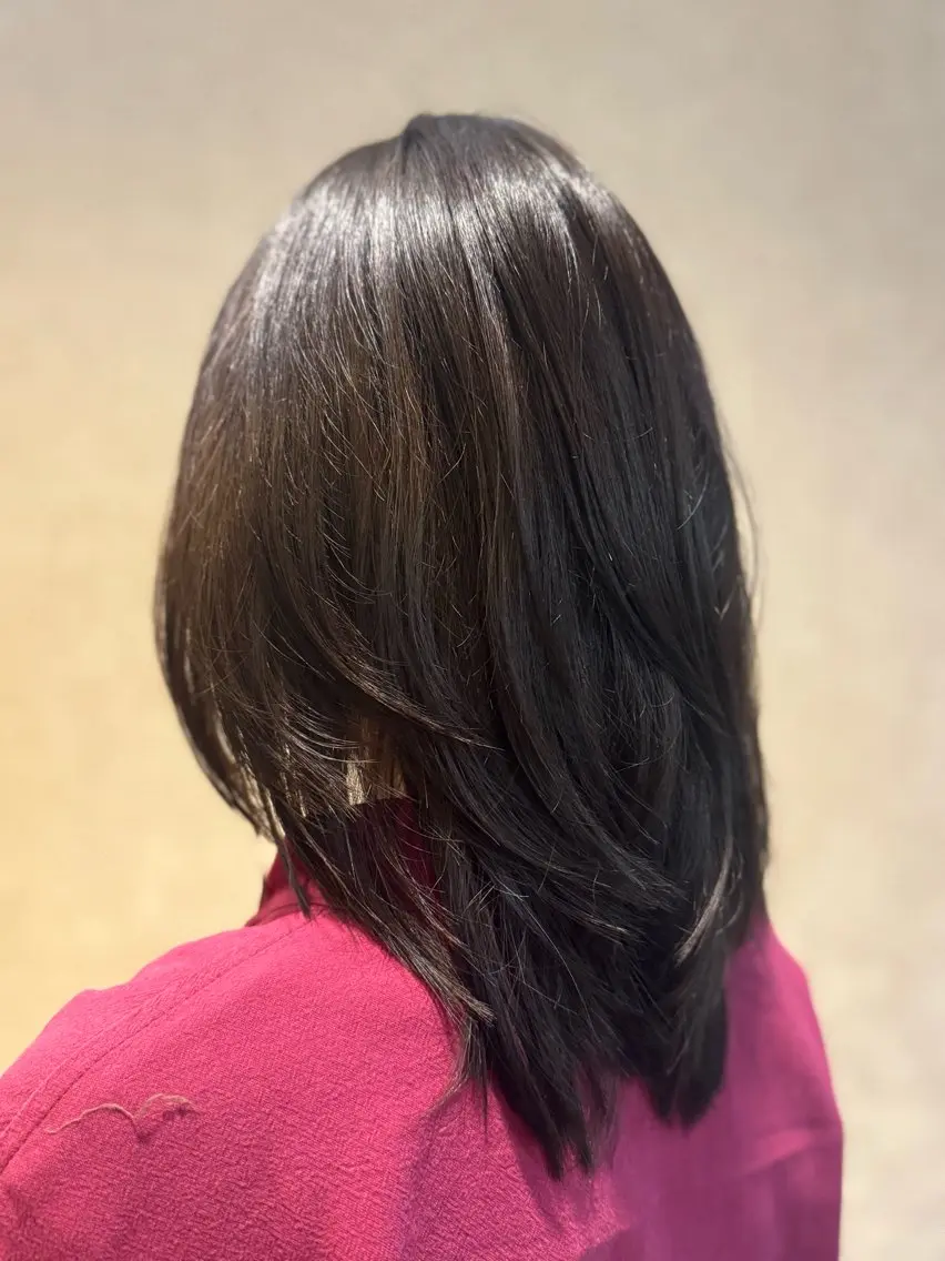 ミディアム レイヤーカット 吉永 衣織のヘアスタイル