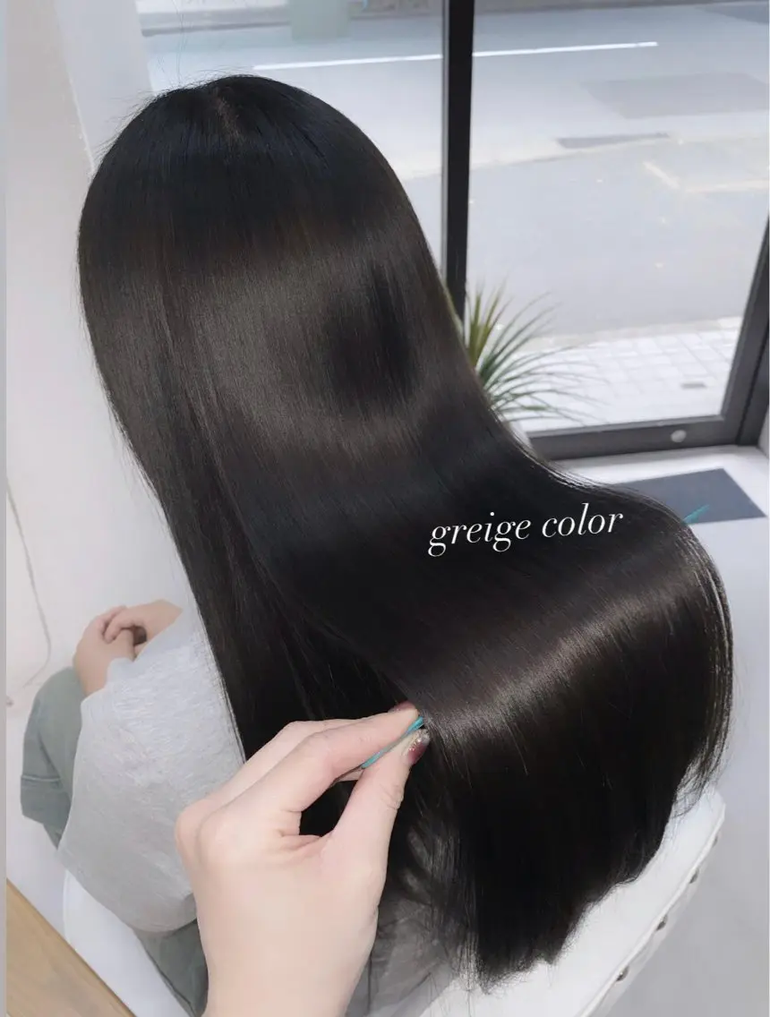 ロング カラー 透明感カラー グレージュ 顔周りカット 艶髪・透明感カラー・ 韓国ヘア・Yuriのヘアスタイル