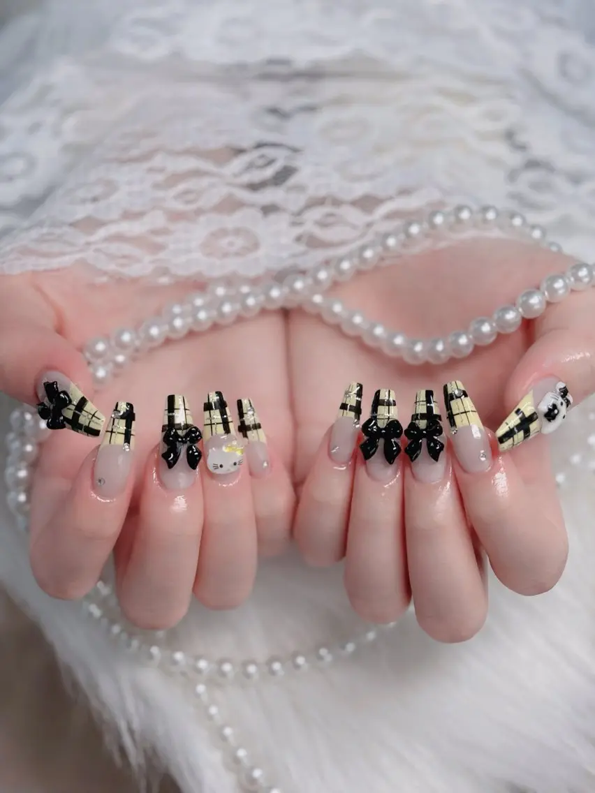 ネイル オーロラネイル フレンチネイル ジェルネイル ハロウィン キラキラネイル ハンドネイル H.baby Nail Salonのネイルデザイン