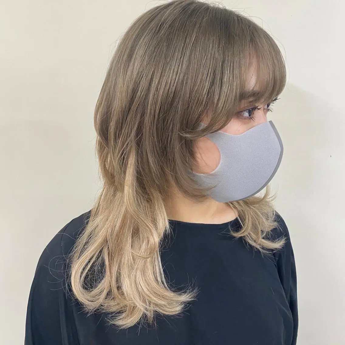 ミディアム エクステ ハイトーン 💭黒崎ハルカのヘアスタイル
