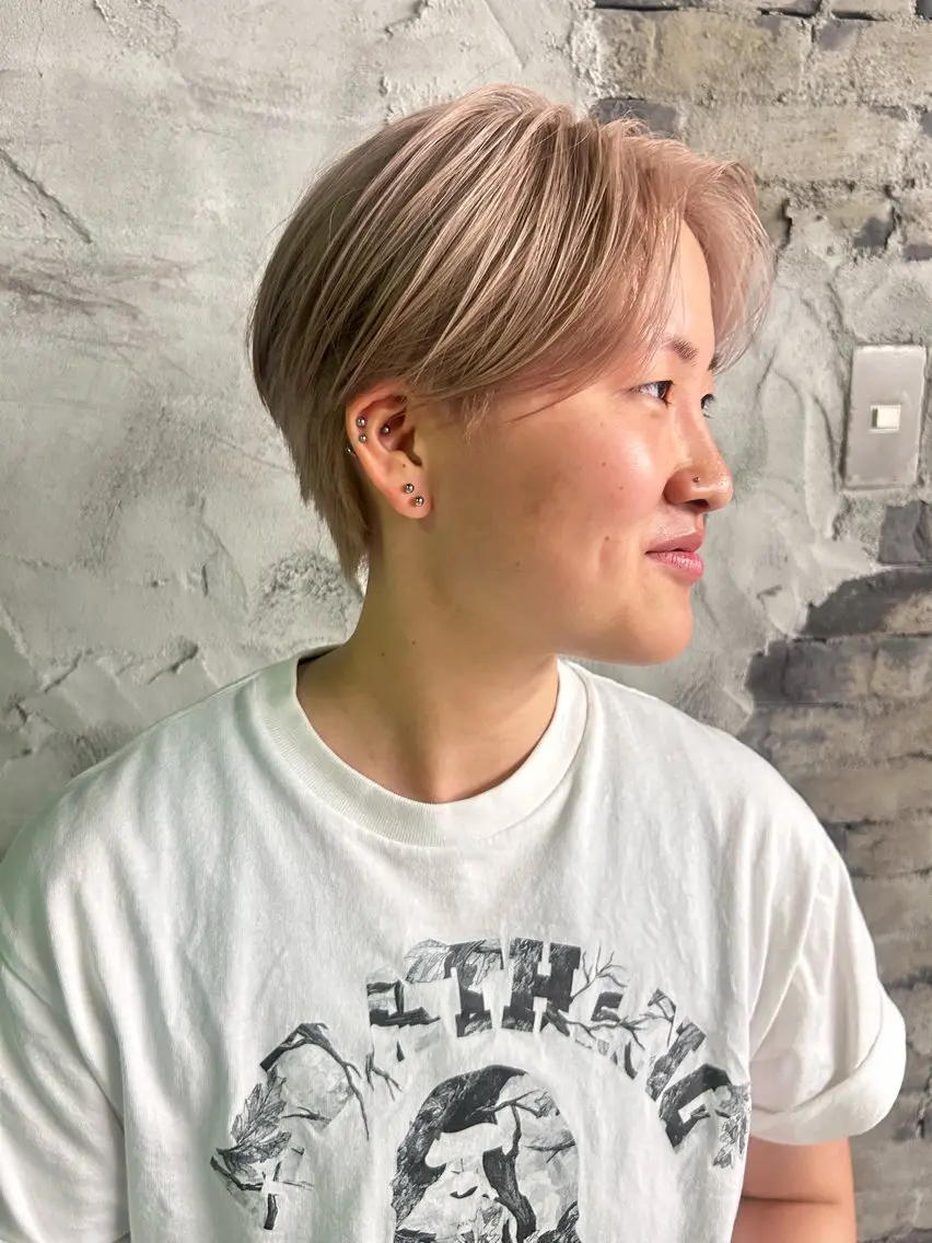 ショート カラー ベージュカラー ブリーチ ミルクティーベージュ 縮毛矯正 🌈キムラ ヒナタ🌈のヘアスタイル