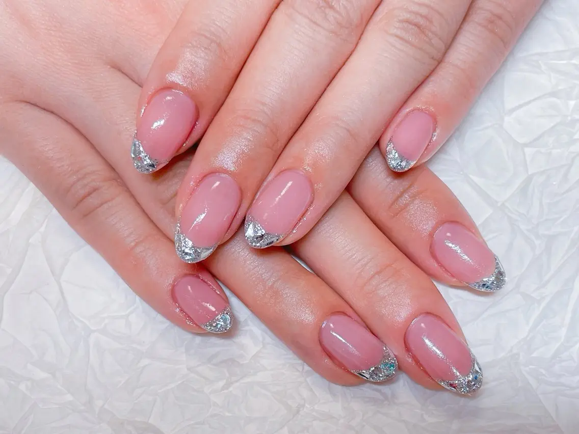 ネイル フレンチネイル ジェルネイル ガラスフレンチ ブライダルネイル ハンドネイル ハンドケア 💫ゆか_ Nailartistのネイルデザイン