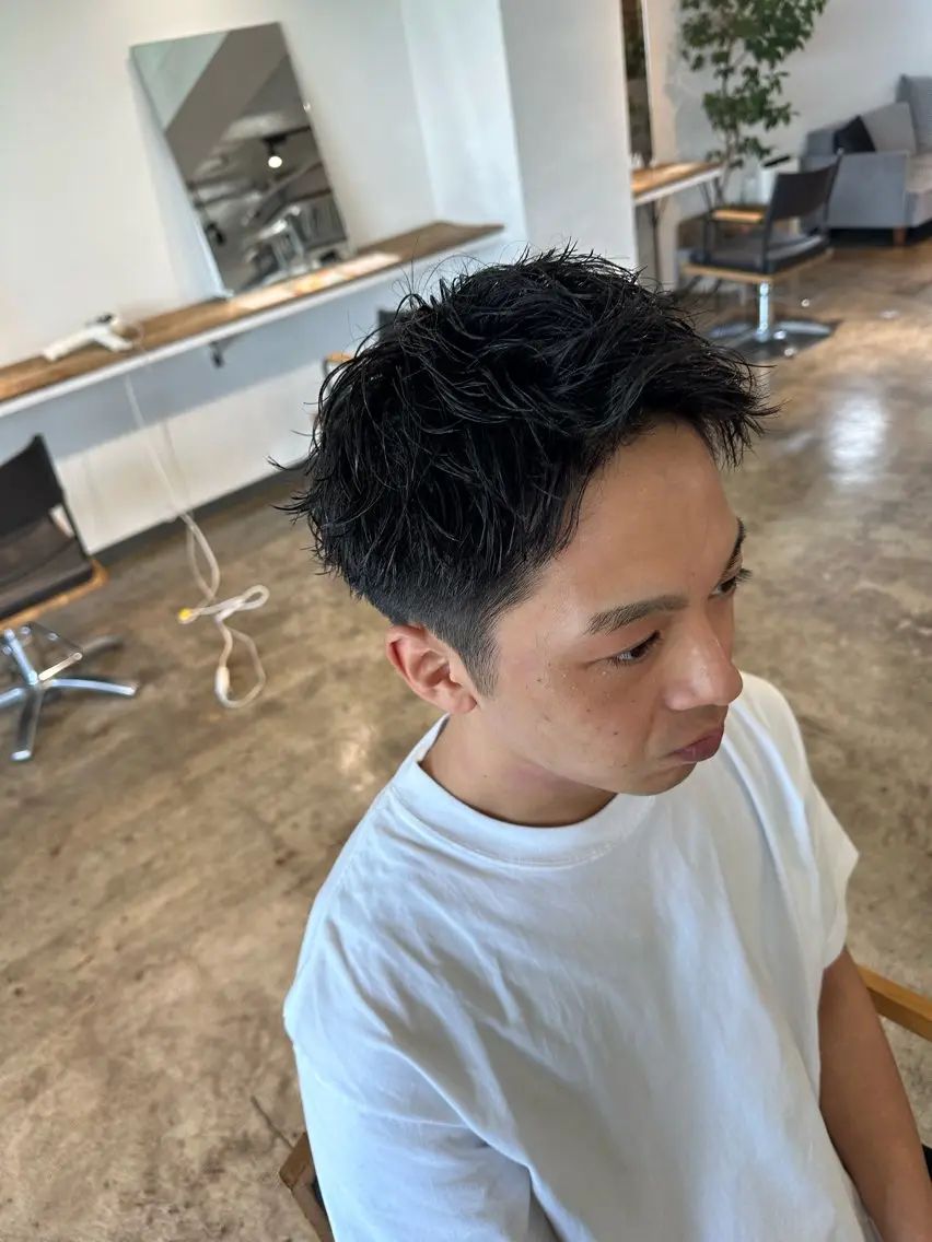 ショート パーマ メンズ センターパート フェードカット メンズパーマ プードルパーマ スキンフェード 【メンズ職人】 ✂️佐藤友のヘアスタイル