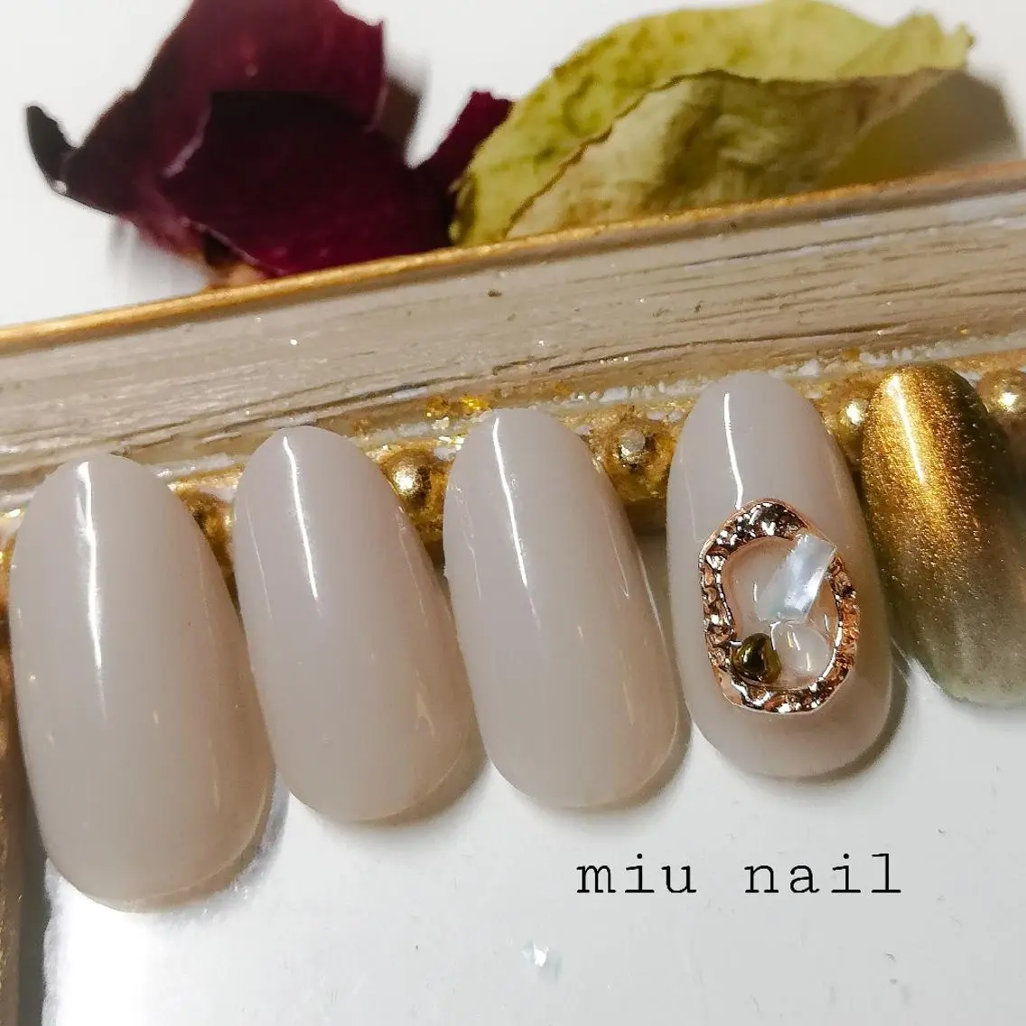 ネイル ストーンネイル MIU nailのネイルデザイン