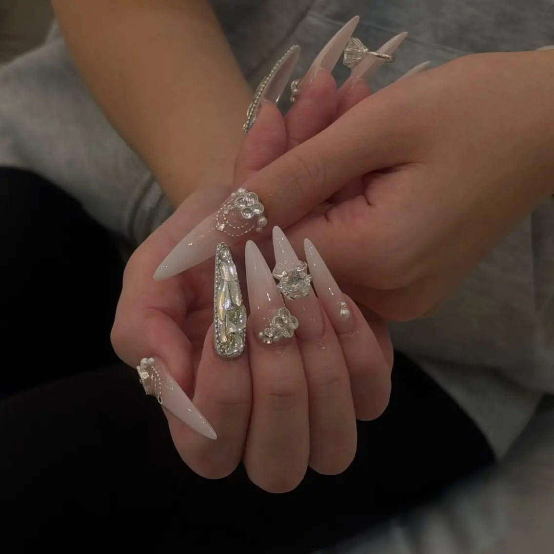 ネイル チークネイル ドット フットネイル フレンチネイル グラデーション ハンドネイル ハンドケア Nihonthy Nail 新宿のネイルデザイン