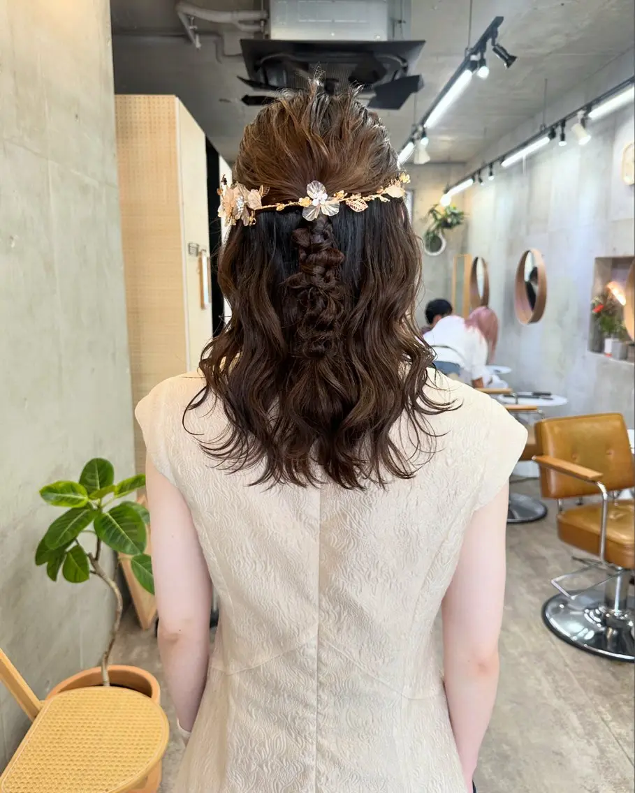 ミディアム カラー ヘアアレンジ ハーフアップ ベージュカラー ブリーチ ブラウンカラー ケアブリーチ ヘアセット カットモデル募集中 ／HARUKA🎀のヘアスタイル