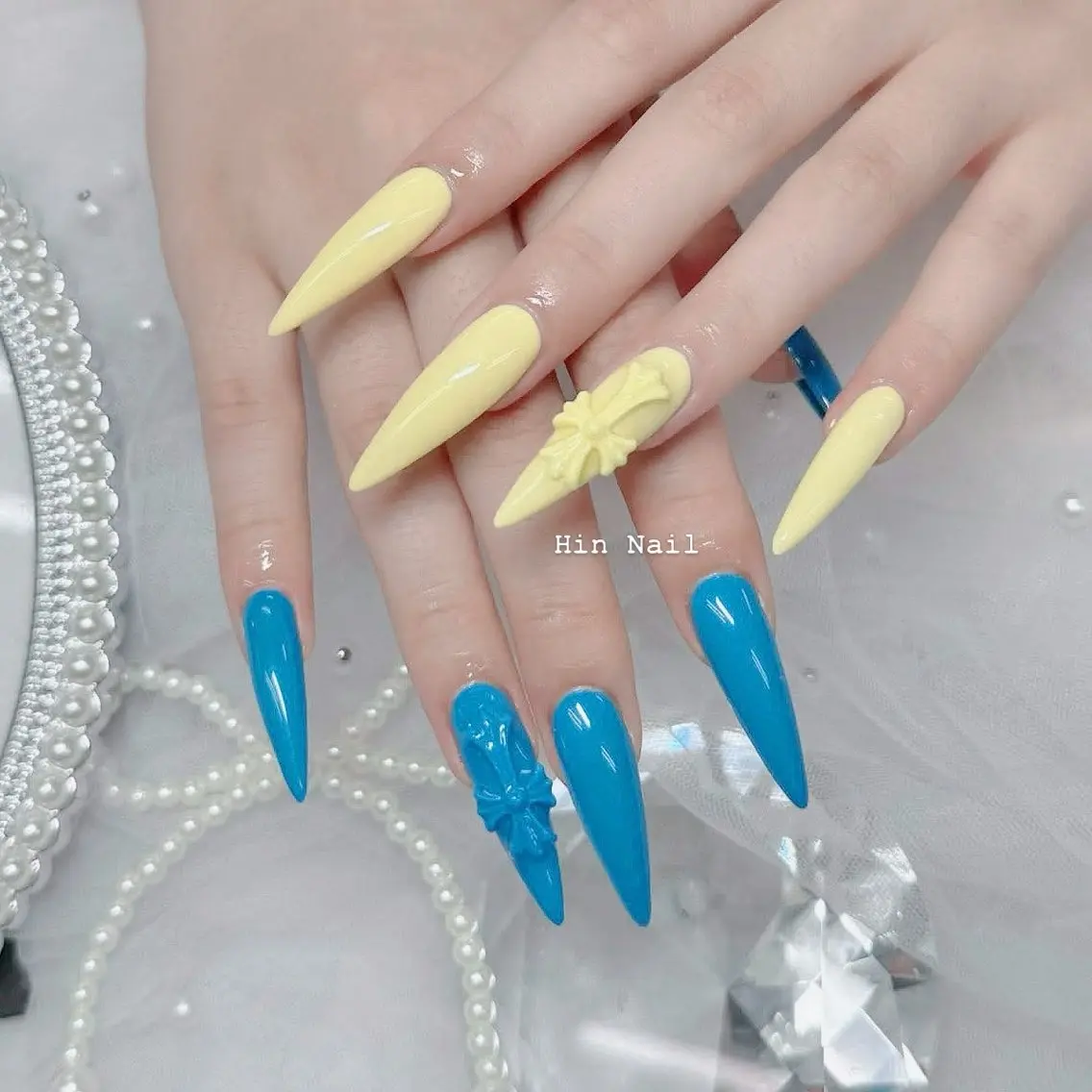 ネイル チークネイル ドット フットネイル フレンチネイル グラデーション ハンドネイル HIN NAILのネイルデザイン