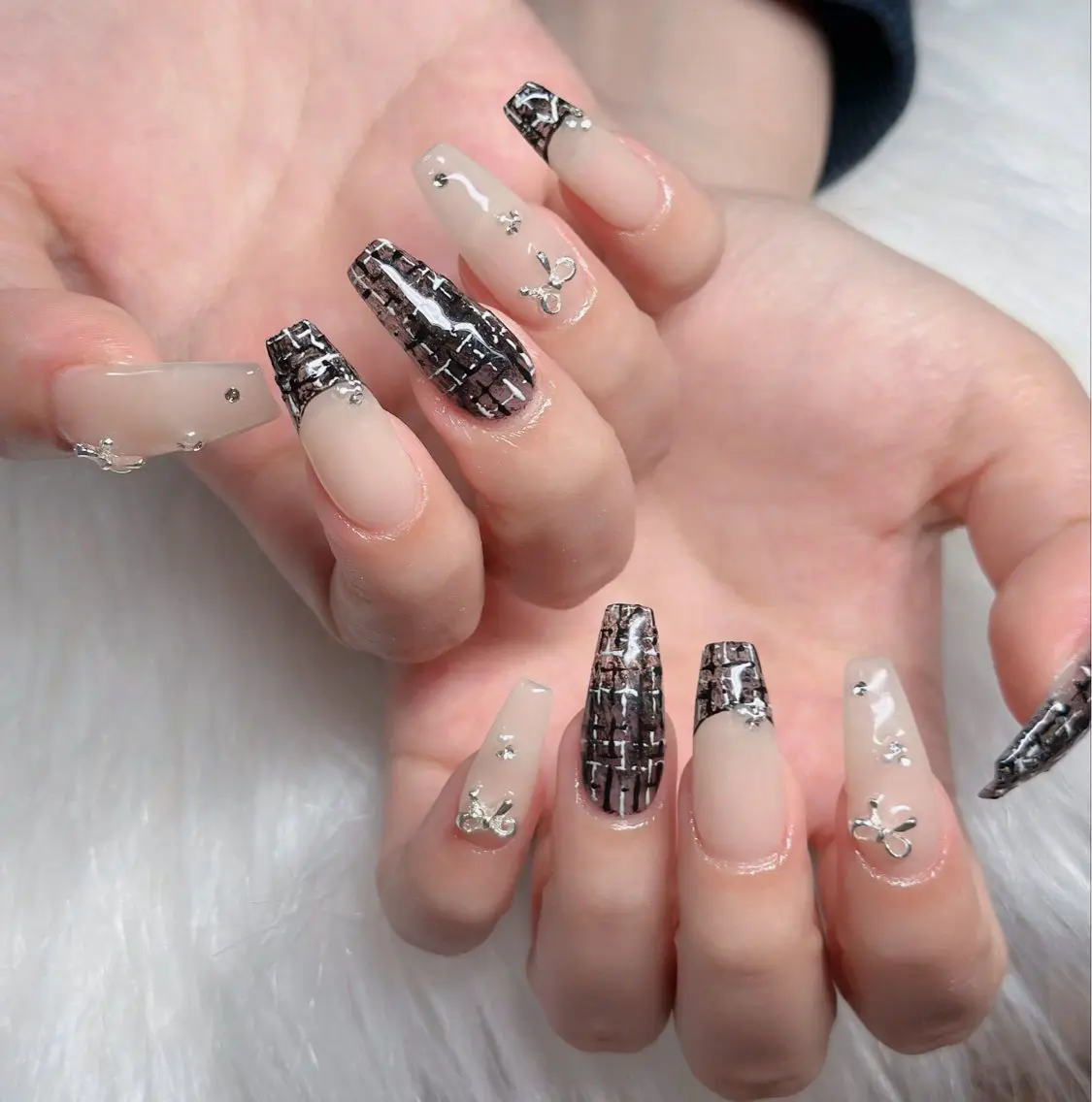 ネイル フレンチネイル ジェルネイル ガラスフレンチ ハロウィン ハート H.baby Nail Salonのネイルデザイン