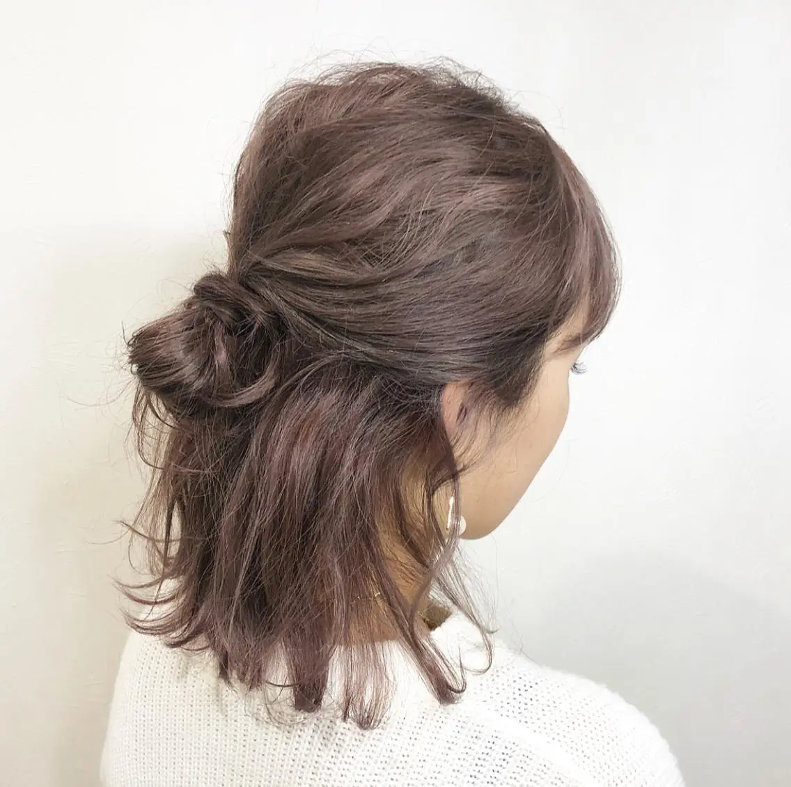 ミディアム カラー グレージュ ラベンダーカラー ラベンダーグレージュ ラベンダーグレー カット ヘアカラー パーマ 岩田 萌那のヘアスタイル
