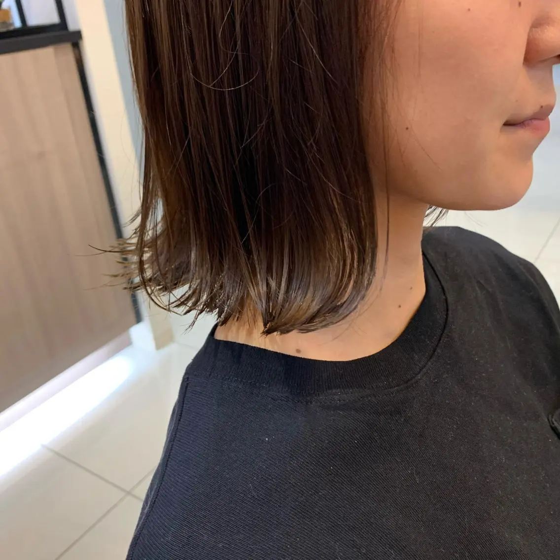 ショート カラー アッシュ シルバー シルバーアッシュ ボブ 外ハネヘア 早坂 裕真のヘアスタイル