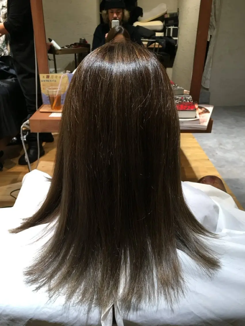 ミディアム カット ヘアカラー Attirer Kaiのヘアスタイル