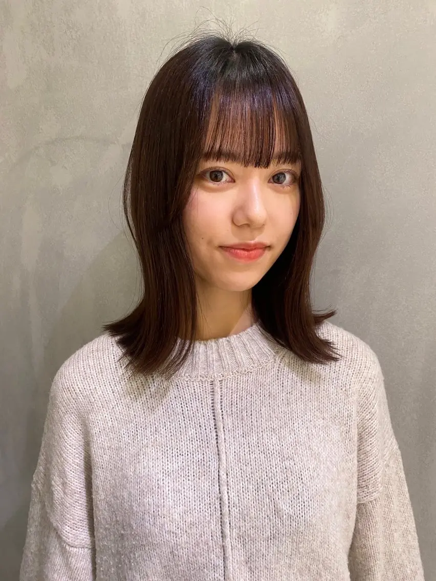セミロング カット いとう ほのかのヘアスタイル