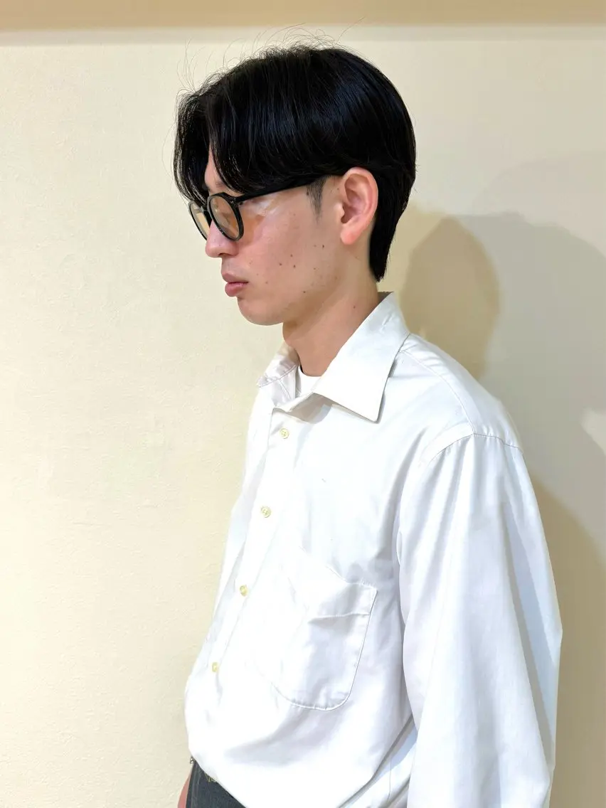 ショート メンズ センターパート メンズ韓国風 マッシュ メンズパーマ プードルパーマ ヤマグチ リョウのヘアスタイル