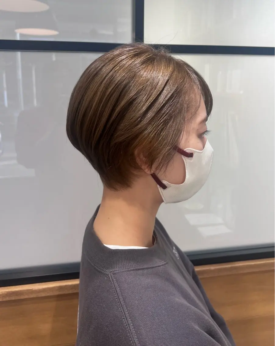 ショート カラー ベージュカラー ミルクティーベージュ ショートヘア 新井 友菜のヘアスタイル