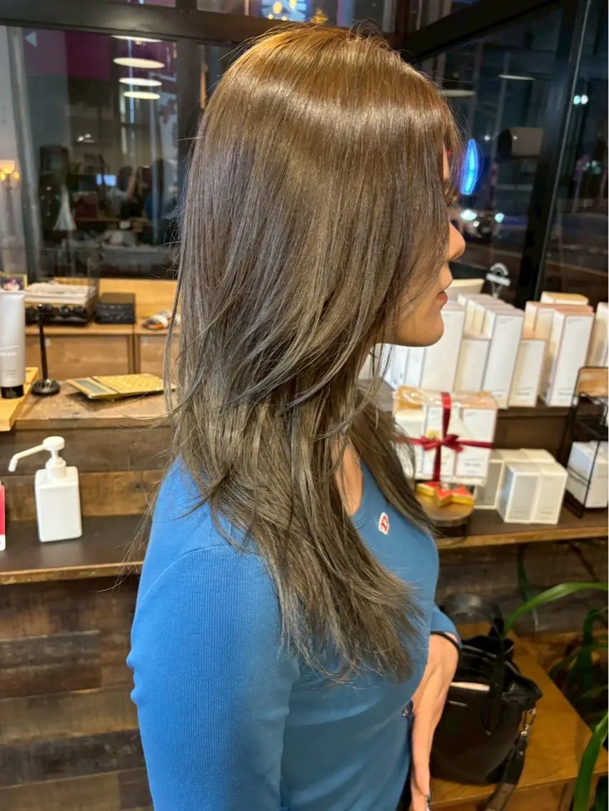 ロング レイヤーカット 山口 真里亜のヘアスタイル