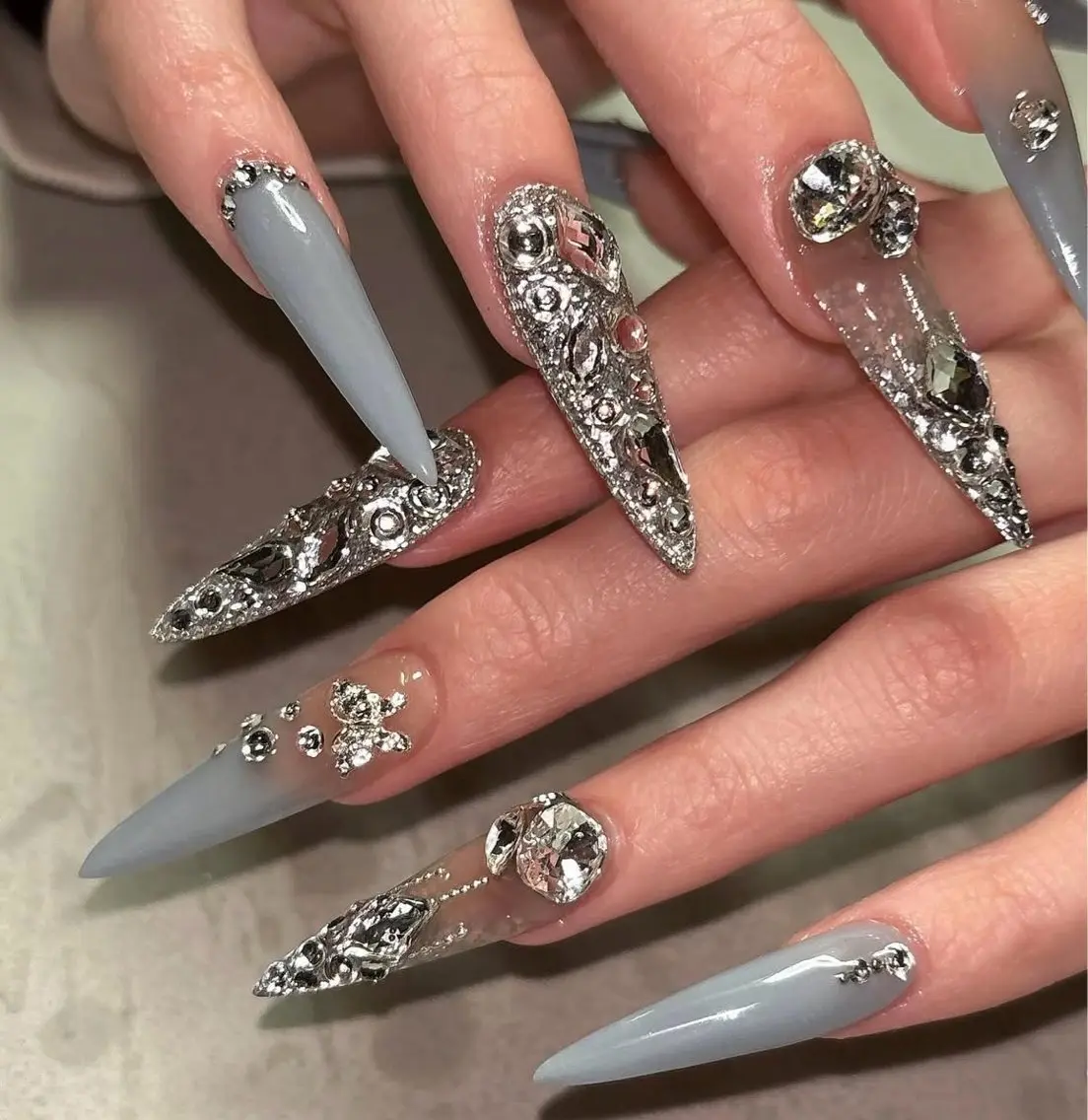 ネイル グラデーション キラキラネイル ワンカラーネイル 冬ネイル Jenn Nail Salonのネイルデザイン