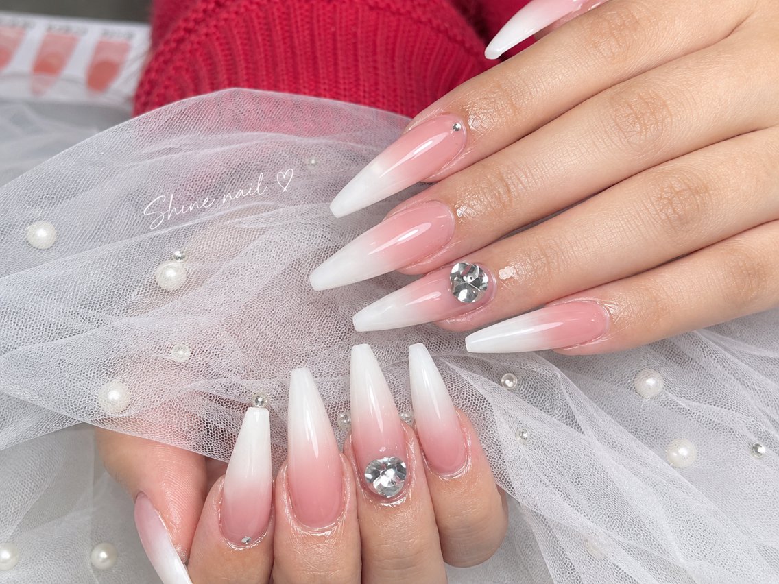 ネイル shine 🎀 長さ出し専門のネイルデザイン