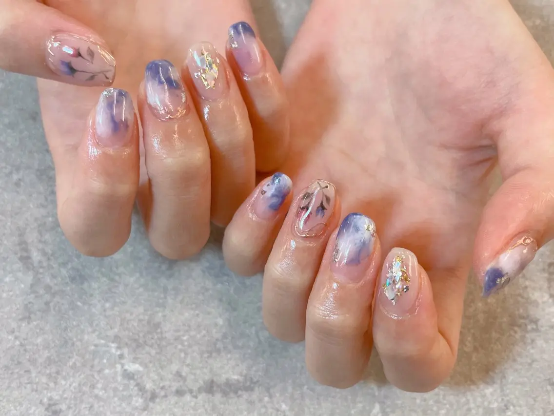 ネイル ブルー フラワーネイル ミラーネイル ニュアンスネイル ハンドネイル foglia❁﻿. ⌇﻿imamuraのネイルデザイン