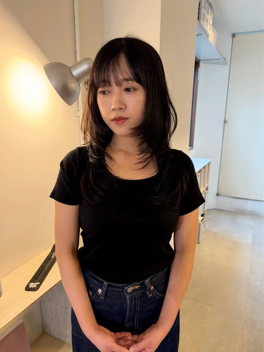 ロング カラー くびれヘア 顔まわりレイヤー ハッシュカット ハイレイヤー ヨシンモリ カット ヘアカラー トリートメント MIU/ルーツカラー 顔まわりレイヤーのヘアスタイル