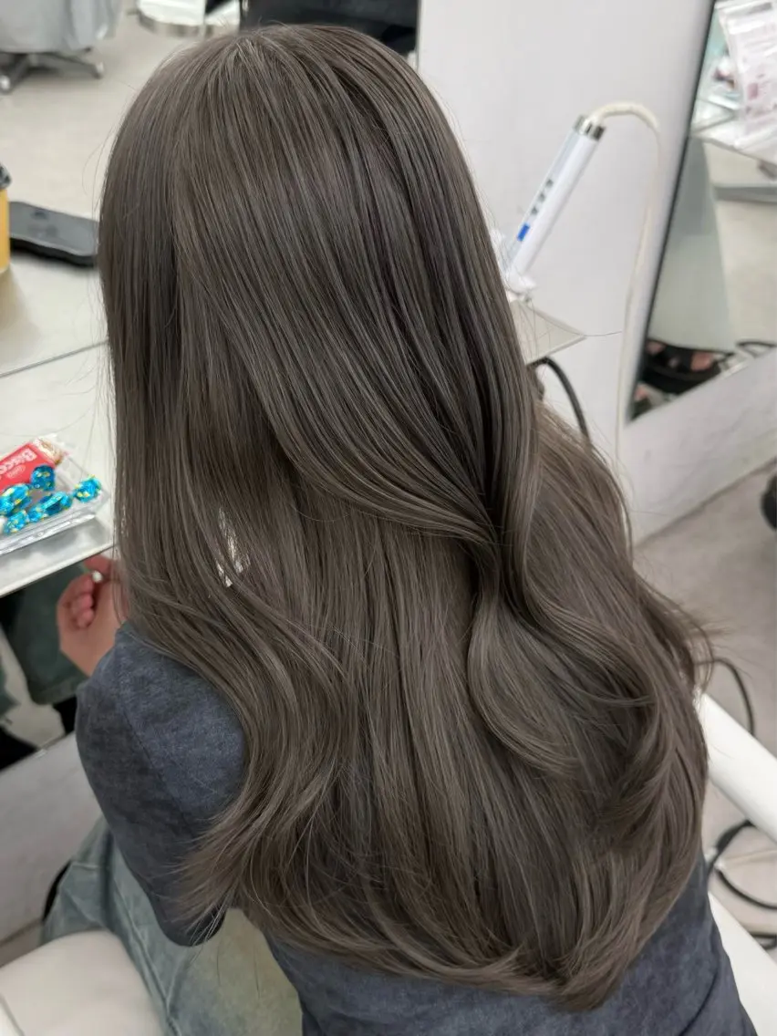 セミロング カラー 透明感カラー グレージュ カット ヘアカラー トリートメント 透明感カラー🩶 ×小顔カット難波のヘアスタイル