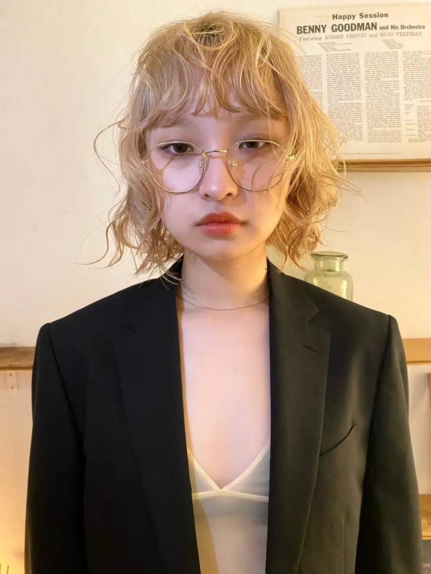 ショート カラー ベージュカラー ブリーチ ブロンド ケアブリーチ ハイトーンカラー カット ヘアカラー トリートメント 森貴裕/ベージュ/ パーマ/オリーブのヘアスタイル