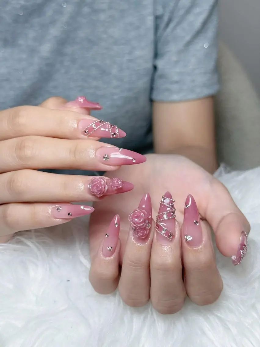 ネイル チークネイル ドット フレンチネイル グラデーション ハート ハンドネイル ハンドケア Eli Muse 新宿ネイルのネイルデザイン