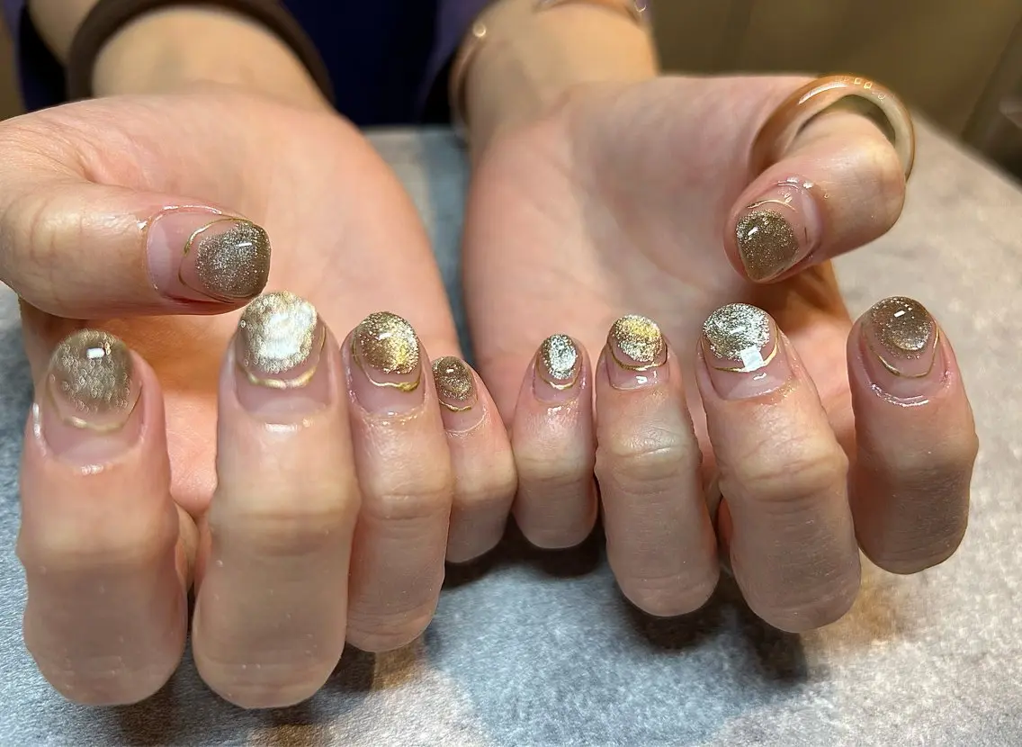 ネイル マグネットネイル ニュアンスネイル AYANI TOMOKOのネイルデザイン