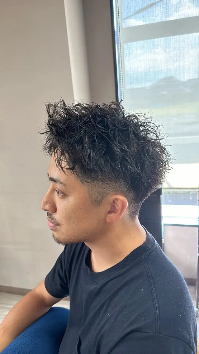 メンズ メンズパーマ スパイキーショート ツーブロック arika オケシ　リョウダイのヘアスタイル