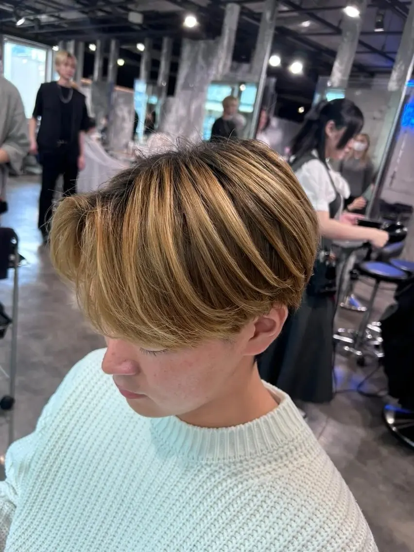 カラー パーマ ヘアアレンジ メンズ メンズハイライト ハイライトカラー ニュアンスパーマ 💎韓国/ レイヤー カット/ 暖色🫧のヘアスタイル