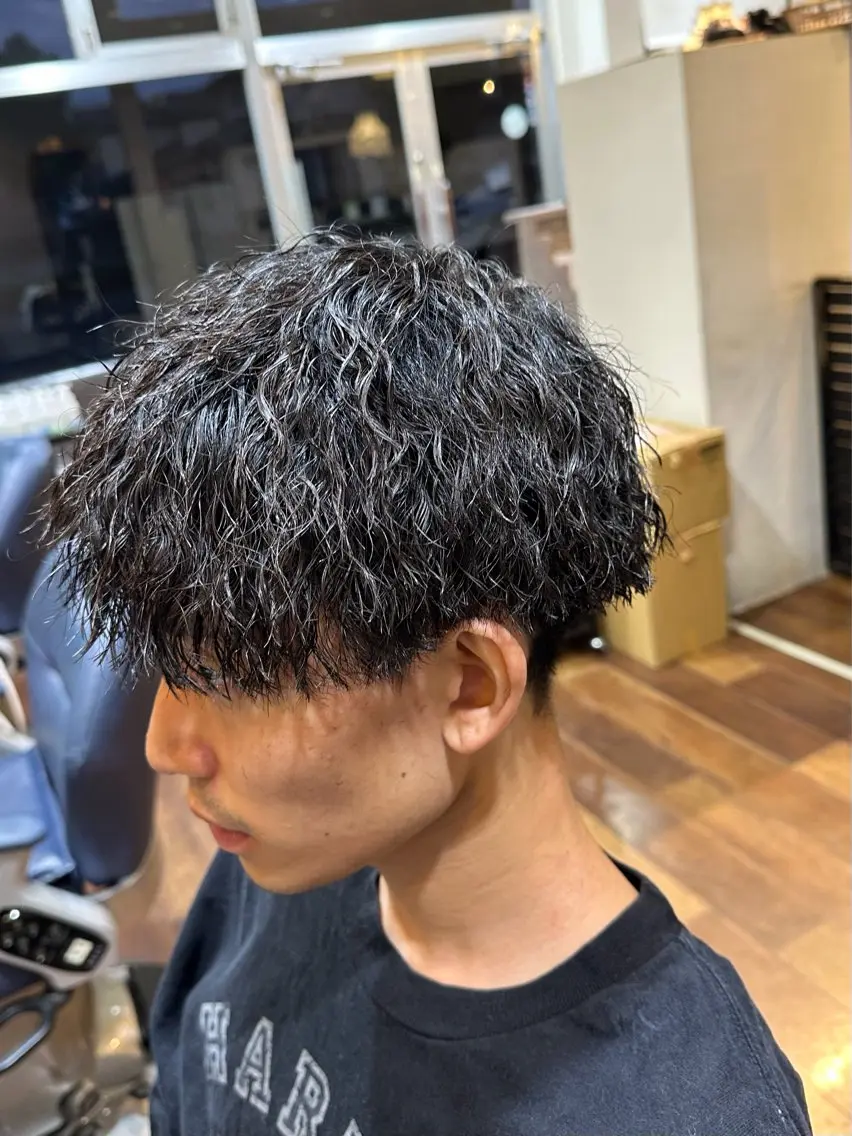 ショート パーマ メンズ メンズパーマ ツイストスパイラルパーマ スパイラルパーマ カット パーマ 垢抜け特化 ひなり🥀のヘアスタイル