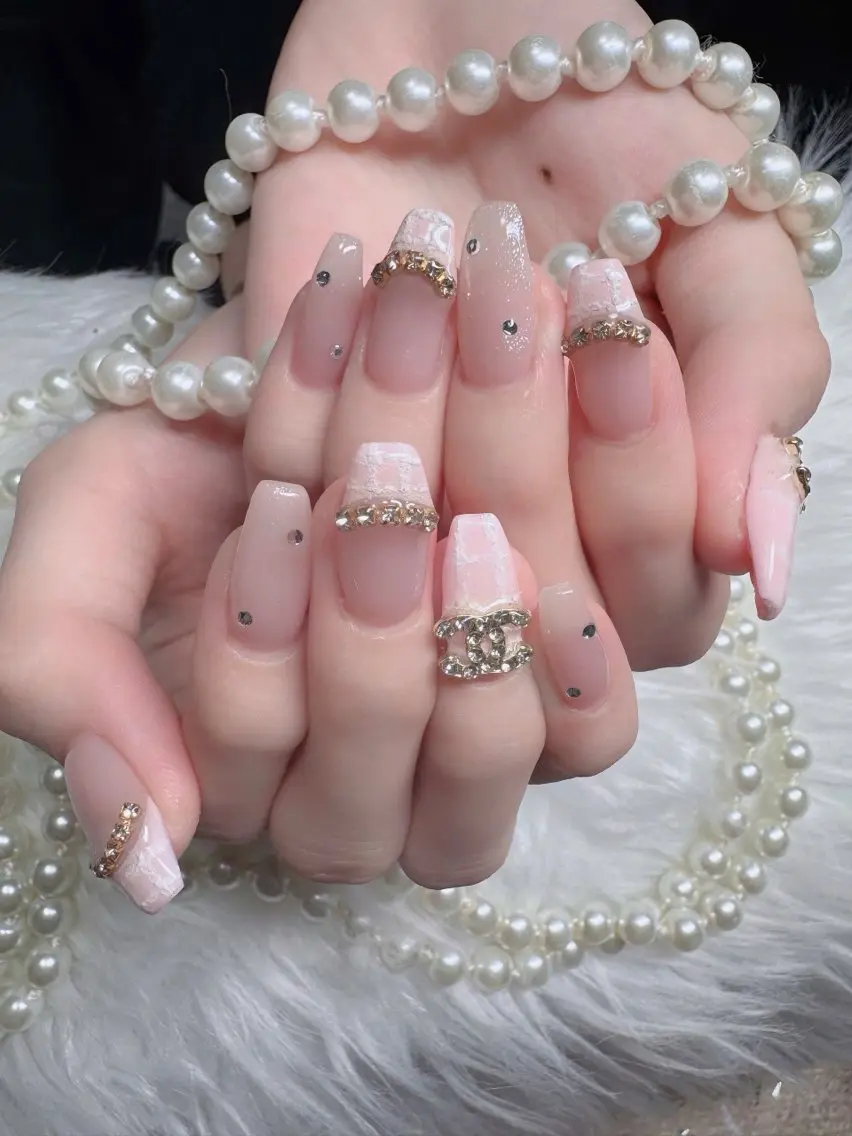 ネイル フレンチネイル ジェルネイル ガラスフレンチ ハロウィン ハート ハンドネイル H.baby Nail Salonのネイルデザイン