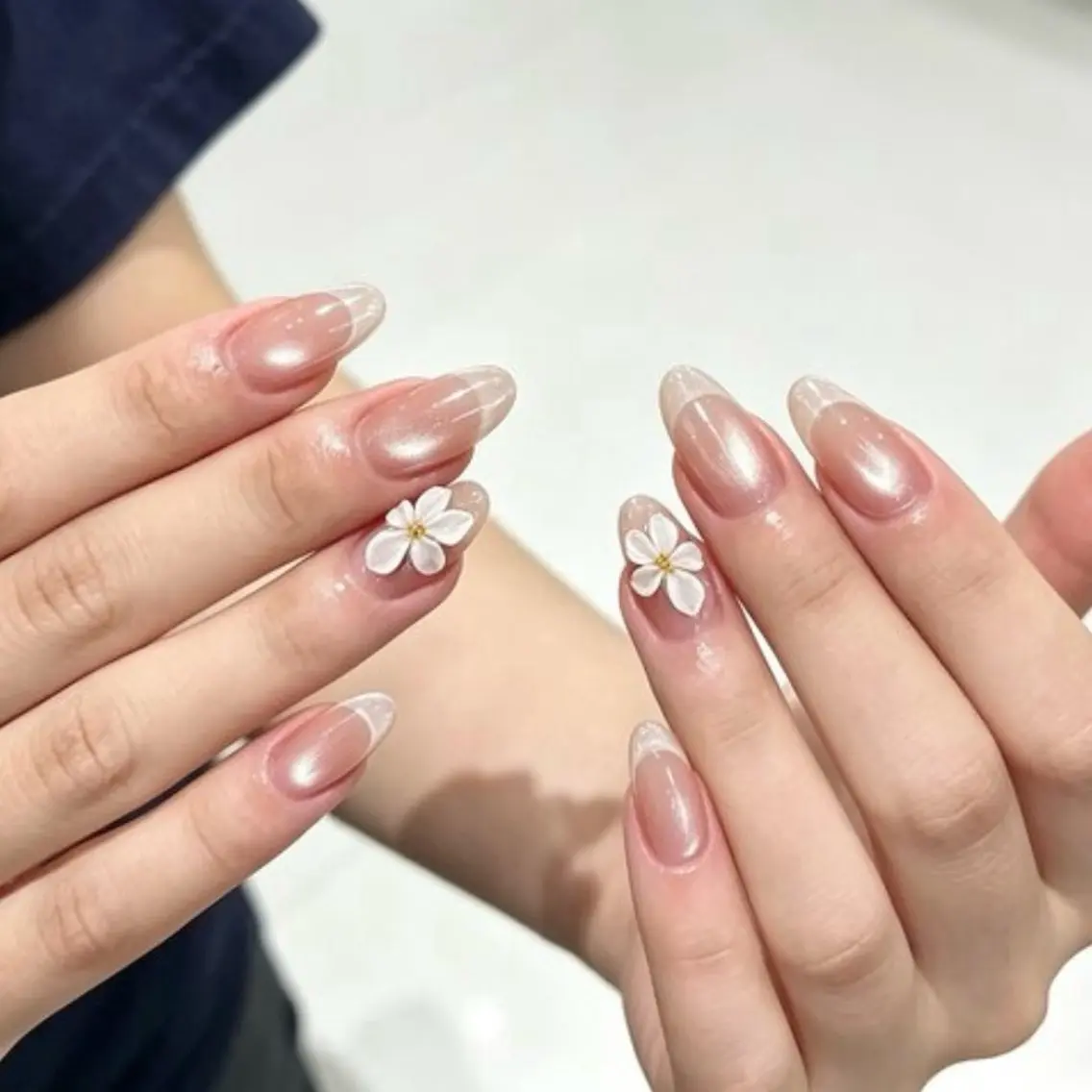 【ジェルオフ無料】マグネット+3Dフラワーの写真