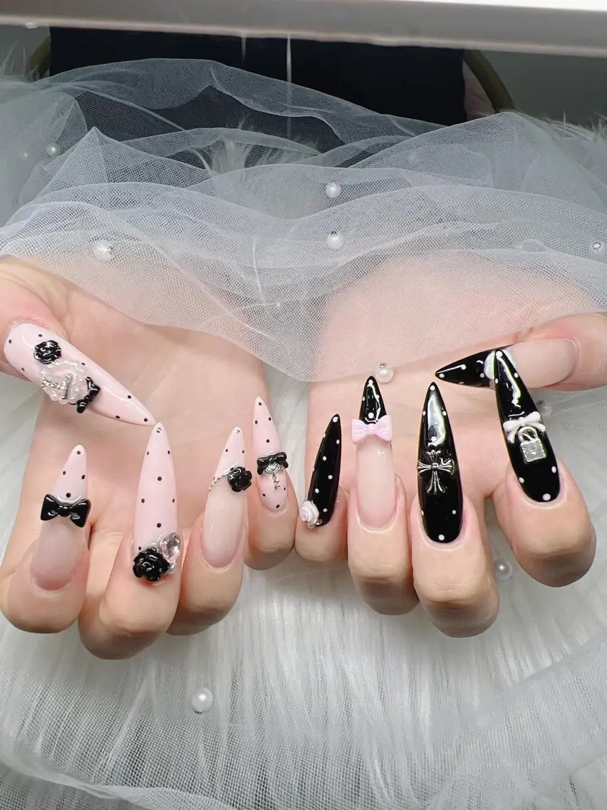 ネイル 長さ出し キラキラネイル マグネットネイル ネイルチップ 冬ネイル ハンドネイル Lee Nailsのネイルデザイン