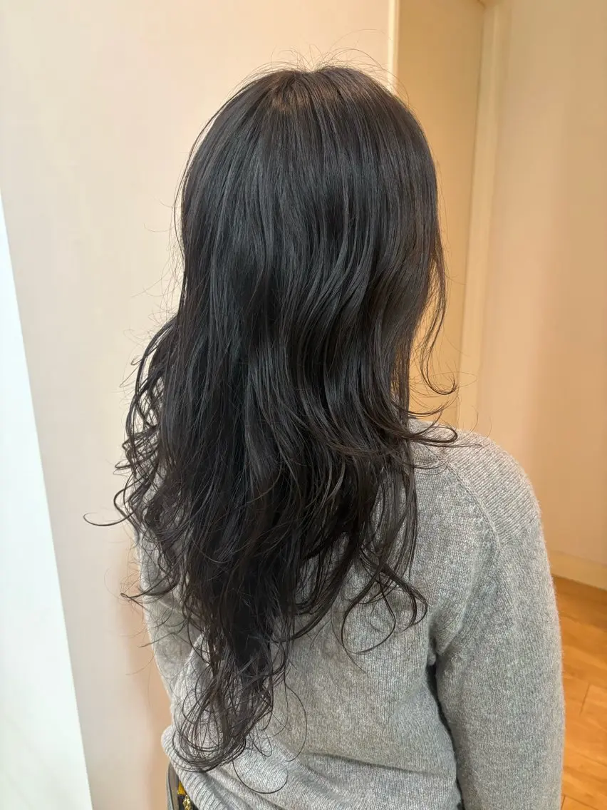 ロング カラー 透明感カラー ダークグレー ダークグレージュ グレージュ 水江 基のヘアスタイル