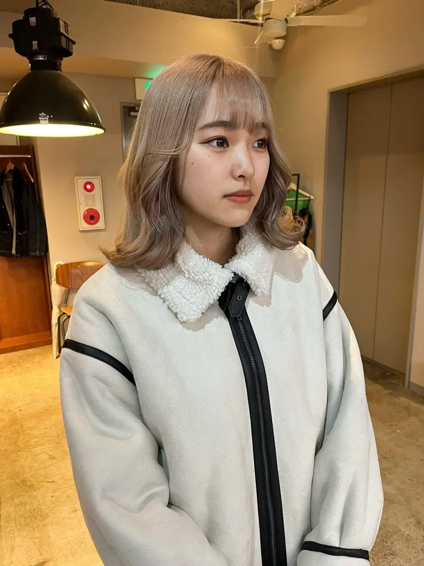 ミディアム カラー ベージュカラー ブリーチ ミルクティーベージュ ヘアカラー トリートメント 🩷ハイトーン透明感 レイヤー🩷ユリカのヘアスタイル